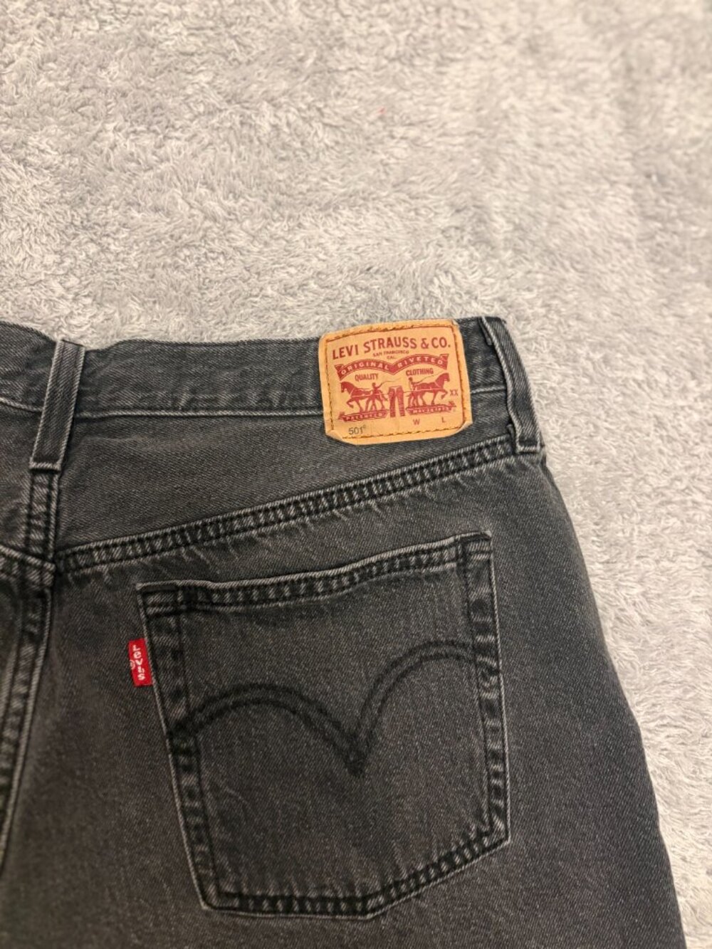 Levi's 90's Black Denim Distressed Shorts Size W32 - Picture 7 of 9